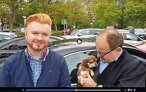 Direkt nach dem Gütetermin zeichneten Hurlebaus (links) und sein Anwalt Dirk Schmitz ein Video auf, das sie auf Facebook veröffentlichten.
Foto: Screenshot Direkt nach dem Gütetermin zeichneten Hurlebaus (links) und sein Anwalt Dirk Schmitz ein Video auf, das sie auf Facebook veröffentlichten.
Foto: Screenshot