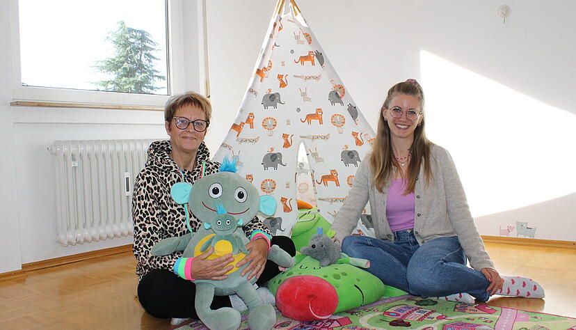 Martina Grön (links) und Ferra Freyer vom Kinderschutzbund Heilbronn im sogenannten Storchennest, wo Kinder in professioneller Begleitung ihre Elternteile treffen, mit denen sie nicht zusammenleben. Martina Grön (links) und Ferra Freyer vom Kinderschutzbund Heilbronn im sogenannten Storchennest, wo Kinder in professioneller Begleitung ihre Elternteile treffen, mit denen sie nicht zusammenleben.