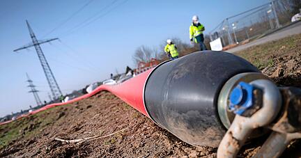 Jetzt dauert es noch länger, bis hier der Strom fließt: Ein Leerrohr der geplanten Stromautobahn Suedlink beim Umspannwerk Großgartach.
