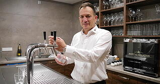 Chef Arben Hüdig ist nicht nur für den Service im Lokal zuständig.