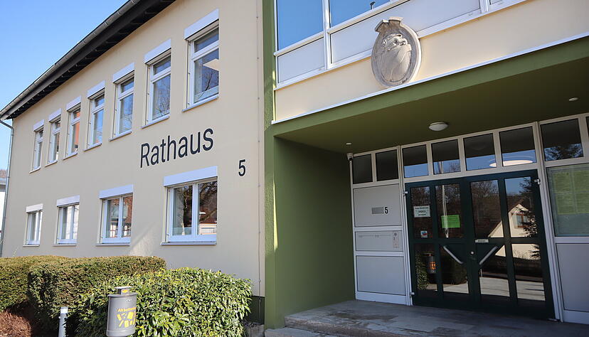 Wie viel die k&uuml;nftige Rathauschefin in Wei&szlig;bach verdienen wird, haben die Gemeinder&auml;te in der Woche vor der Wahl festgelegt.