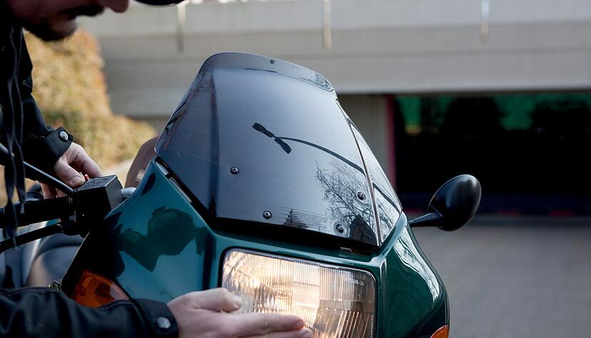 Saisonstart sicher angehen: Vor der ersten Ausfahrt im Fr&uuml;hjahr sollten Motorrad und Ausr&uuml;stung gr&uuml;ndlich gepr&uuml;ft werden.