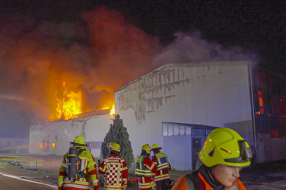 Der Rauch zog auch in umliegende Gemeinden.
