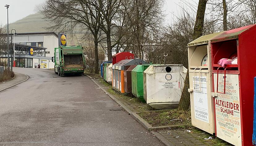 Hinter den Containern neben Lidl befindet sich eine Fläche, die dem Land gehört. Die Stadt Weinsberg erwirbt sie und stellt sie als neuen Standort für den Recyclinghof dem Landkreis Heilbronn zur Verfügung.
Fotos: Anja Krezer