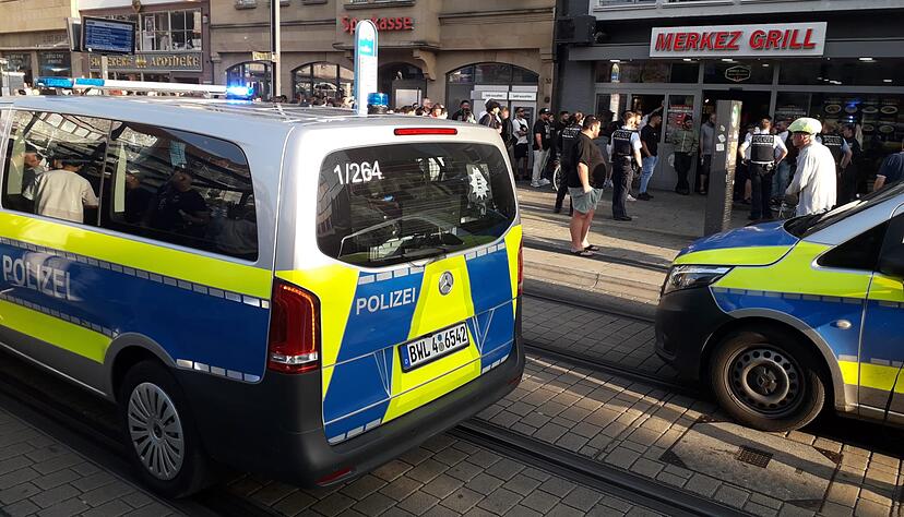 Die Polizei fuhr am Dienstagabend, 4. Juni, zu einem Einsatz am Heilbronner Marktplatz. Die Polizei fuhr am Dienstagabend, 4. Juni, zu einem Einsatz am Heilbronner Marktplatz.