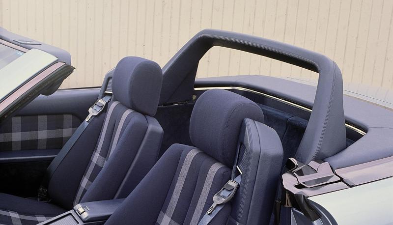 Automatischer Schutz: Der &Uuml;berrollb&uuml;gel klappt bei Gefahr in 0,3 Sekunden auf.