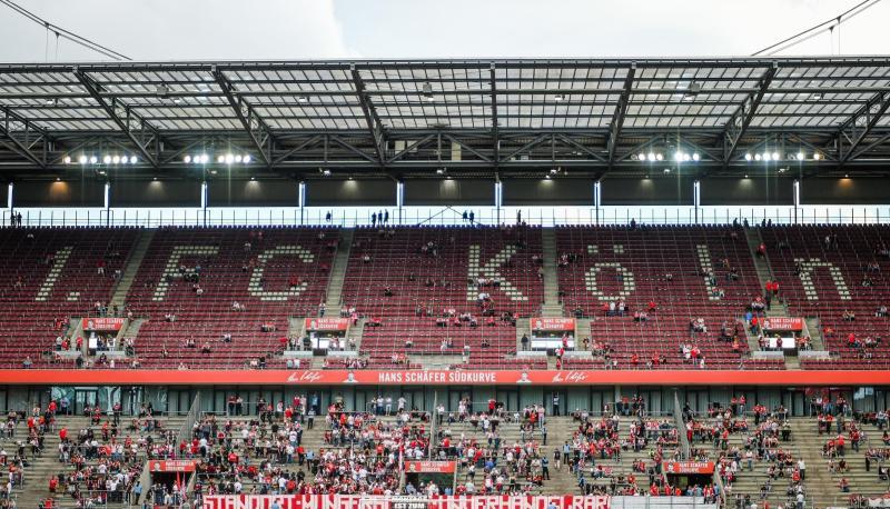 Die Hans-Schäfer-Südkurve im Kölner RheinEnergie-Stadion.
