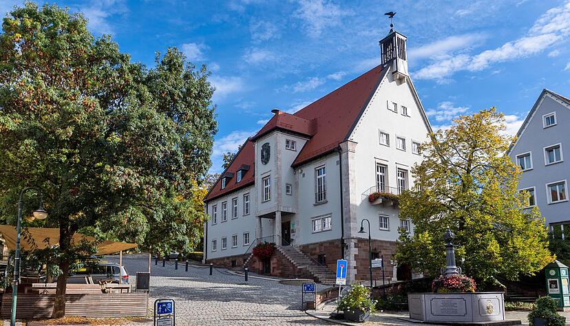 Der Chefsessel im Weinsberger Rathaus wird zum Jahresende frei. Am 19. November ist Bürgermeisterwahl. Der Chefsessel im Weinsberger Rathaus wird zum Jahresende frei. Am 19. November ist Bürgermeisterwahl.