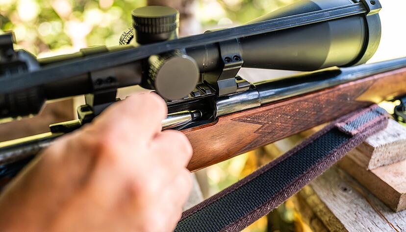 Die Frage, wer eine Waffe führen und bedienen darf, wird immer wichtiger. Die Frage, wer eine Waffe führen und bedienen darf, wird immer wichtiger.