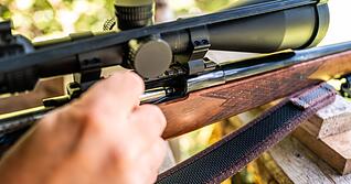 Die Frage, wer eine Waffe führen und bedienen darf, wird immer wichtiger.