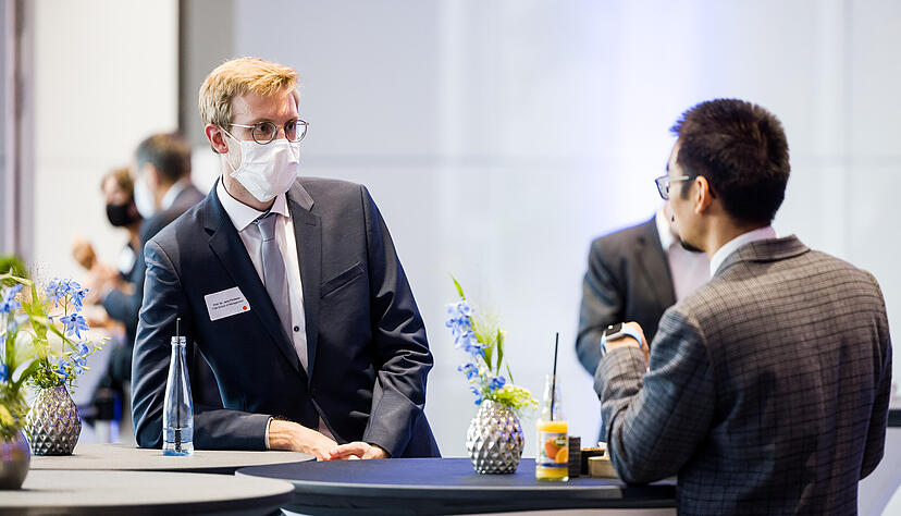 Podiumsdiskussion in der Aula des Bildungscampus unter Corona-Bedingungen