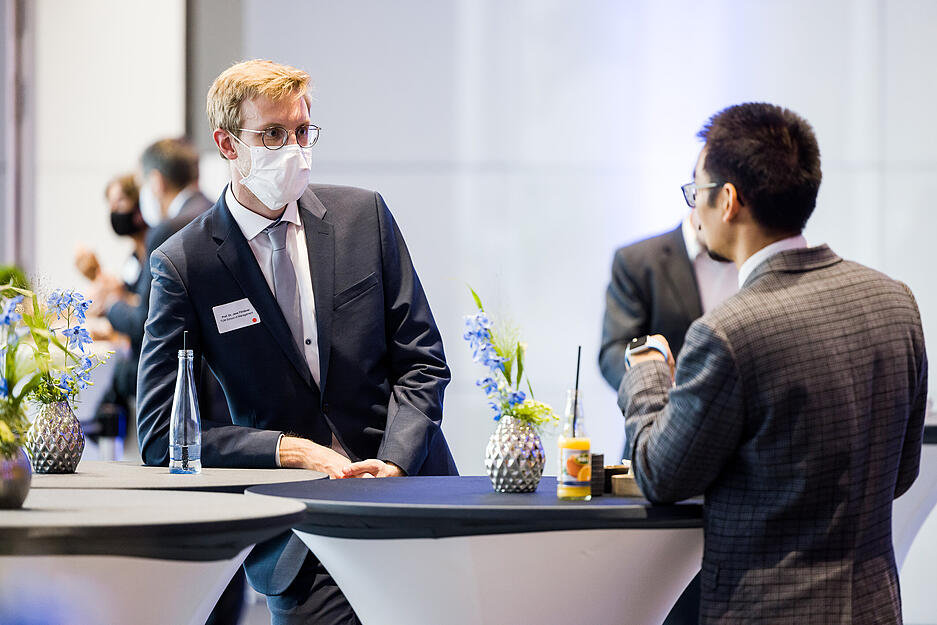 Podiumsdiskussion in der Aula des Bildungscampus unter Corona-Bedingungen