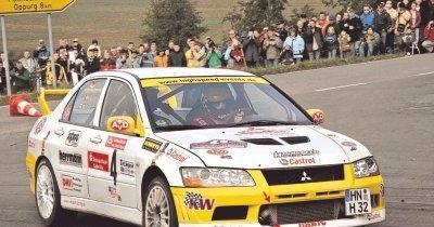 Im Mitsubishi Lancer fuhren Rainer Noller und sein Beifahrer Uwe Walz zum Sieg bei der Frankenland-Rallye. Der Pilot vom RKV Ilsfeld holte sich zum dritten Mal in Folge den Siegerpokal der AvD-Rallye-200-Serie.Foto: privat Im Mitsubishi Lancer fuhren Rainer Noller und sein Beifahrer Uwe Walz zum Sieg bei der Frankenland-Rallye. Der Pilot vom RKV Ilsfeld holte sich zum dritten Mal in Folge den Siegerpokal der AvD-Rallye-200-Serie.Foto: privat