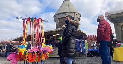 In Heilbronn ist Pferdemarkt. Er läuft bis Montagabend: nicht am Stammplatz in der Stadt, sondern auf der Theresienwiese. Nicht der einzige Aspekt, der anders ist. In Heilbronn ist Pferdemarkt. Er läuft bis Montagabend: nicht am Stammplatz in der Stadt, sondern auf der Theresienwiese. Nicht der einzige Aspekt, der anders ist.