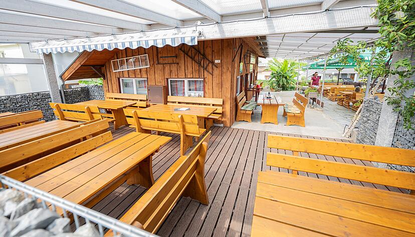 Im Biergarten des Campingsplatzes Seewiese gibt es Karaoke und Live-Musik. Im Biergarten des Campingsplatzes Seewiese gibt es Karaoke und Live-Musik.