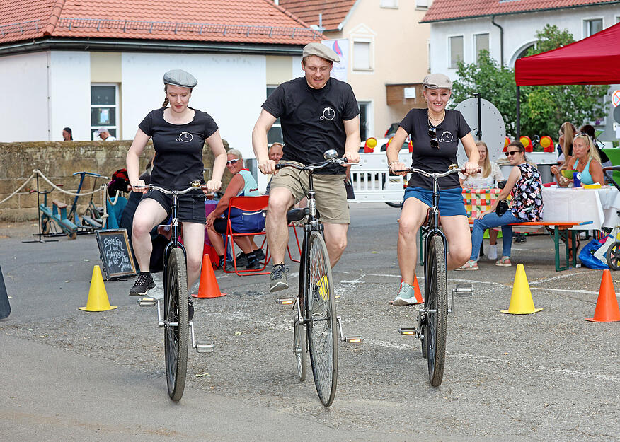 Nichts für Angsthasen: Fahrten auf dem Hochrad.