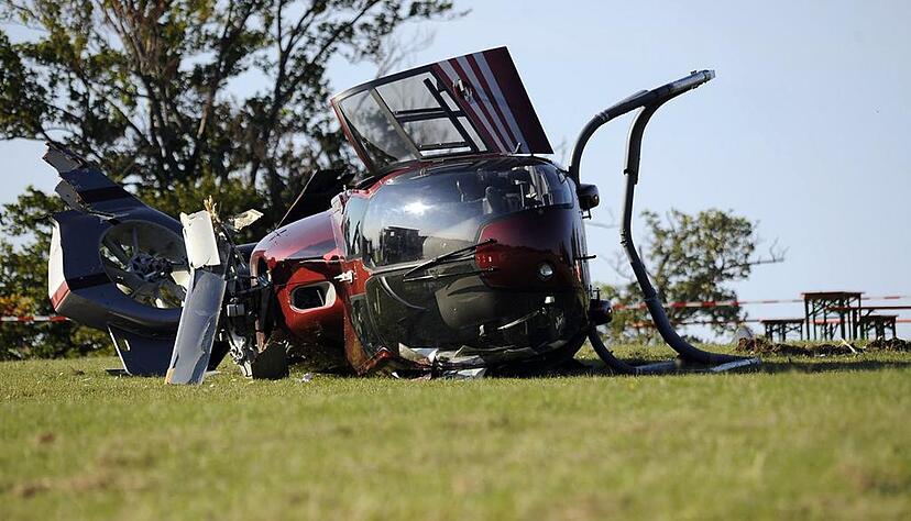 Bei einem Hubschrauberabsturz auf dem Flugplatz Metzingen ist am Sonntag ein Mann ums Leben gekommen. Foto: dpa/Eyb