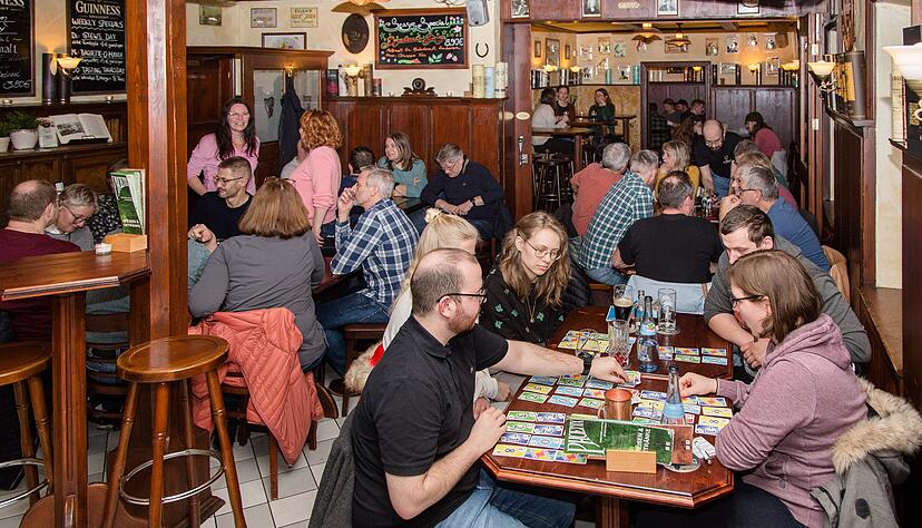 Gute Stimmung herrscht im Lokal, das an den Wochenenden auch noch in den späten Abendstunden recht gut besucht ist.