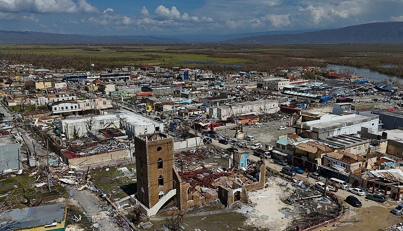 Viele Gemeinden sind auch drei Tage nach der Ankunft des Sturms von der Au&szlig;enwelt abgeschnitten.