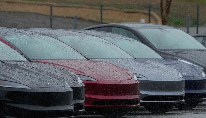 Um den Namen von Teslas Assistenzsystem &laquo;Autopilot&raquo; gibt es schon lange Streit. (Archivbild)