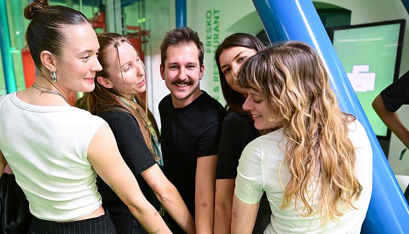 Am 8. März fand in Baden-Württemberg die Landtagswahl statt - die Grünen gewannen knapp vor der CDU. Am 8. März fand in Baden-Württemberg die Landtagswahl statt - die Grünen gewannen knapp vor der CDU.