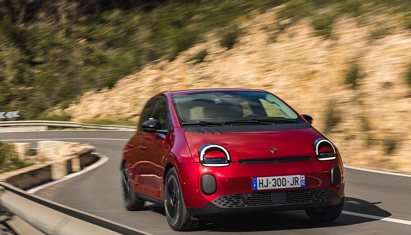 Mit gro&szlig;en Augen forsch voran? Ja, spurtstark ist der elektrische Twingo anfangs schon - aber dann geht ihm schnell die Puste aus.