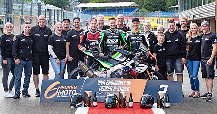 2023 gewann das ViVa-Endurance-Team beim Sechs-Stunden-Rennen auf dem Circuit de Spa-Francorchamps die Endurance-Wertung. Mittendrin: der Zaberfelder Sven Seidler neben seinen Teamkollegen Mario Peuker (li.) und Ralph Uhlig.
Foto: Linde Helme