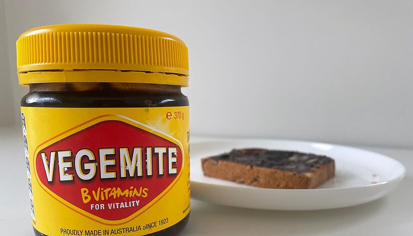 Vegemite ist eine schwarzbraune Paste aus Bierhefeextrakt. Der Geschmack ist gew&ouml;hnungsbed&uuml;rftig, doch viele Australier lieben den Brotaufstrich.