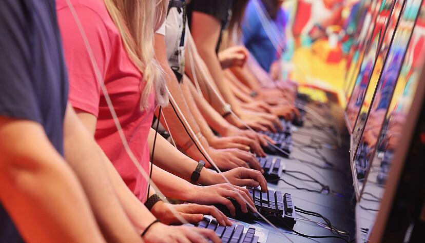 Jung und meist männlich: Besucherinnen und Besucher der Gamescom (Archivbild)