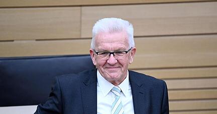 Winfried Kretschmann &auml;u&szlig;ert sich nach den ersten Hochrechnungen.
