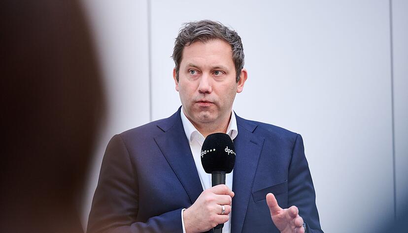 SPD-Chef Klingbeil bei der dpa-Chefredaktionskonferenz. SPD-Chef Klingbeil bei der dpa-Chefredaktionskonferenz.