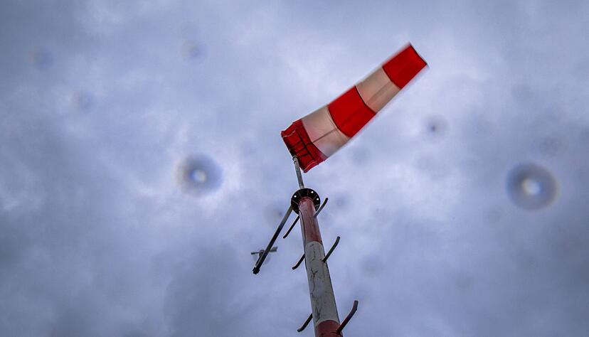 In Baden-Württemberg wird laut Meteorologen stürmisches Wetter mit teilweise kräftigem Regen erwartet. (Symbolbild) In Baden-Württemberg wird laut Meteorologen stürmisches Wetter mit teilweise kräftigem Regen erwartet. (Symbolbild)