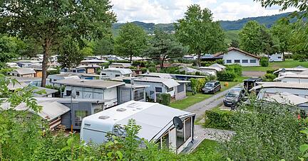 Der Campingpark am Breitenauer See hat neben den 300 Dauer- auch 300 Feriencampingplätze. Letztere sind in dieser Hauptsaison gerade mal zur Hälfte ausgelastet.
Fotos: Mario Berger Der Campingpark am Breitenauer See hat neben den 300 Dauer- auch 300 Feriencampingplätze. Letztere sind in dieser Hauptsaison gerade mal zur Hälfte ausgelastet.
Fotos: Mario Berger