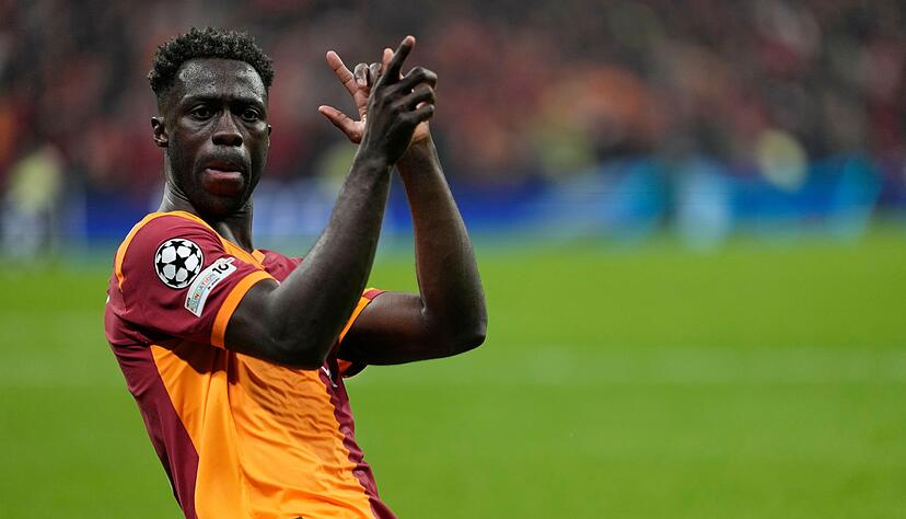 Davinson Sanchez jubelt &uuml;ber seinen Treffer f&uuml;r Galatasaray Istanbul.