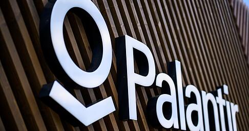 Die Datenanalyse-Software "Gotham" des US-Konzerns Palantir darf k&uuml;nftig in Baden-W&uuml;rttemberg genutzt werden. In der Schweiz lehnt man das Programm dagegen ab &ndash; wegen zu hoher Risiken.