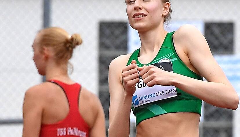 Visualisiert am Anlauf nochmals ihren Sprung: Johanna G&ouml;ring. Die 18-J&auml;hrige aus Stuttgart bringt optimale physische Voraussetzungen mit.
Foto: Mario Berger