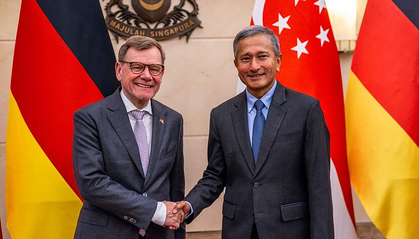 Außenminister Johann Wadephul (CDU) besucht zum Auftakt seiner Reise nach Südostasien und in die Pazifikregion den Stadtstaat Singapur. Dort trifft er seinen Amtskollegen Vivian Balakrishnan. Außenminister Johann Wadephul (CDU) besucht zum Auftakt seiner Reise nach Südostasien und in die Pazifikregion den Stadtstaat Singapur. Dort trifft er seinen Amtskollegen Vivian Balakrishnan.