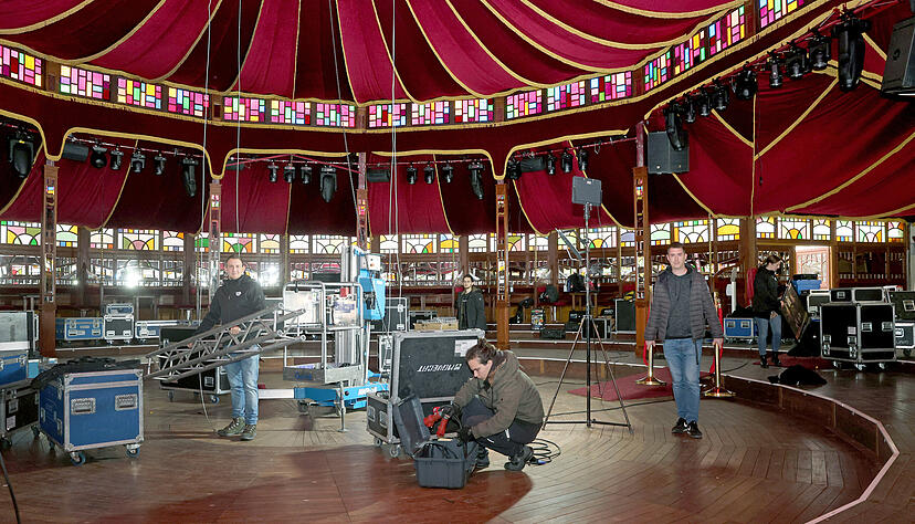 Die Aufbauarbeiten für den zehnten Radio Ton Gourmet-Palast sind in vollem Gange. Die Aufbauarbeiten für den zehnten Radio Ton Gourmet-Palast sind in vollem Gange.
