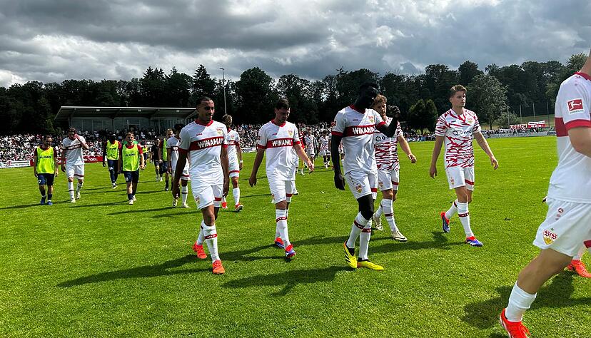 Der VfB Stuttgart testete zum Vorbereitungsstart gegen den FSV Hollenbach. Der VfB Stuttgart testete zum Vorbereitungsstart gegen den FSV Hollenbach.