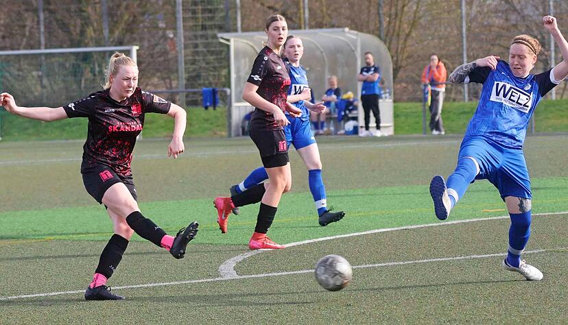 Maren Schmitt (links) steht den Pink Ladies aus studiumsbedingten Gr&uuml;nden nicht mehr zur Verf&uuml;gung.
Foto: Marc Schmerbeck