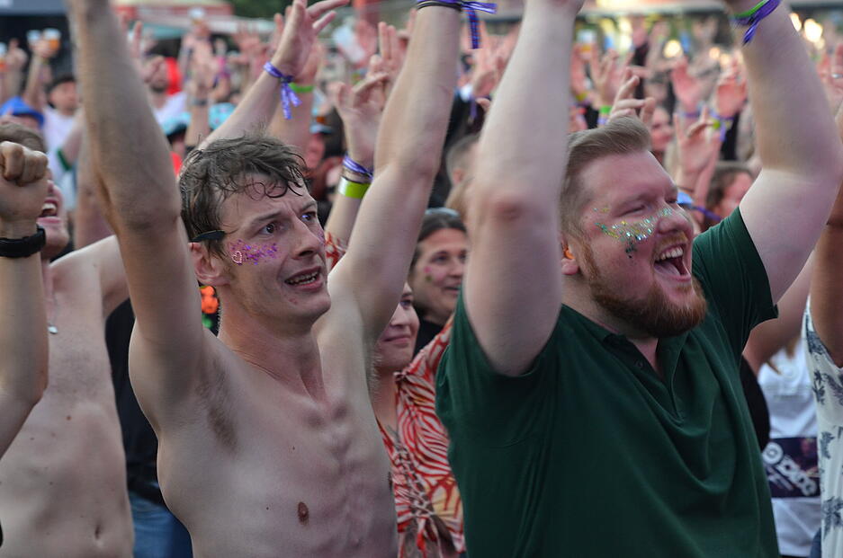 Ausgelassene Party-Stimmung herrschte am Samstag beim Festival Dorf of Tomorrow in Möckmühl-Korb. Ausgelassene Party-Stimmung herrschte am Samstag beim Festival Dorf of Tomorrow in Möckmühl-Korb.