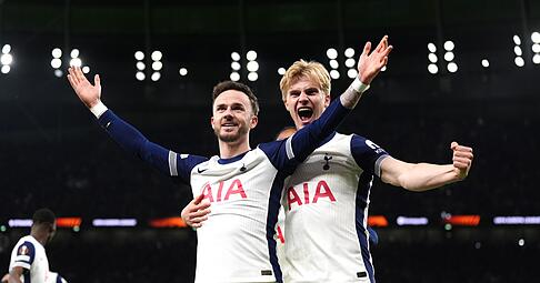 Bereit für Frankfurt: James Maddison (l) trifft für Tottenham im Achtelfinale gegen AZ Alkmaar.
