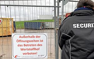 Diebstahl-Schutz: Ein Sicherheitsdienst ist in Schwabbach nicht erforderlich, dafür aber ein Zaun. Diebstahl-Schutz: Ein Sicherheitsdienst ist in Schwabbach nicht erforderlich, dafür aber ein Zaun.