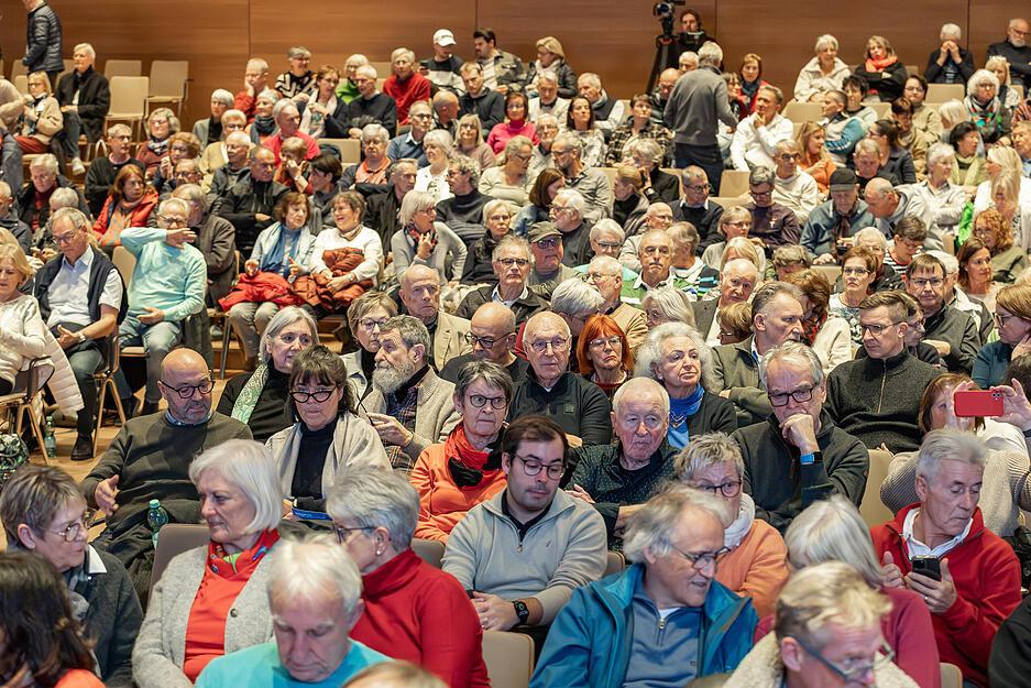 Die Veranstaltung beleuchtet ethische Fragen rund um maschinelle Entscheidungsfindung.