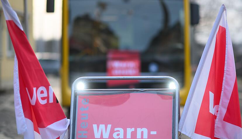 Bereits am 2. Februar hatte Verdi den öffentlichen Personennahverkehr in einer bundesweit koordinierten Aktion in nahezu allen Bundesländern bestreikt. Bereits am 2. Februar hatte Verdi den öffentlichen Personennahverkehr in einer bundesweit koordinierten Aktion in nahezu allen Bundesländern bestreikt.