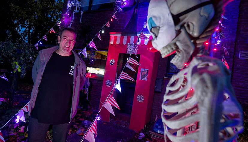 Er hat gut lachen: Dieses Jahr ist das Motto in Sven Wagners Halloween-Haus «Freak Circus». Er hat gut lachen: Dieses Jahr ist das Motto in Sven Wagners Halloween-Haus «Freak Circus».