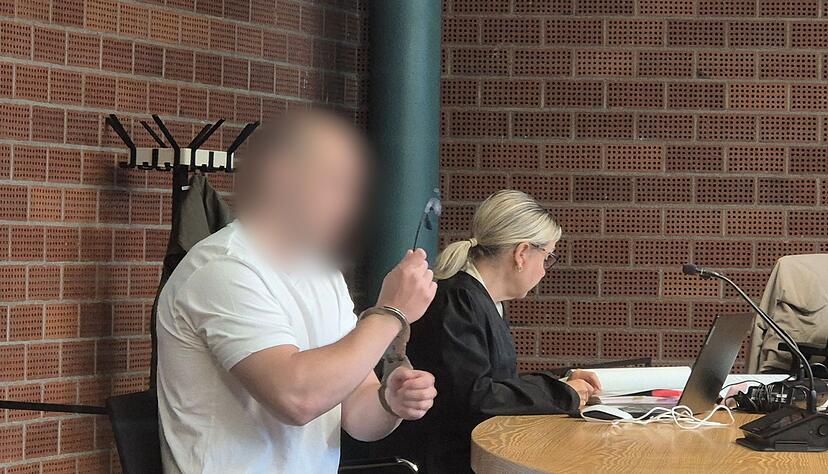 Ein 28 Jahre alter Mann soll für einen versuchten Totschlag verantwortlich sein. Ein 28 Jahre alter Mann soll für einen versuchten Totschlag verantwortlich sein.