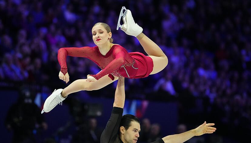 Minerva Hase und Nikita Volodin haben im Paarlaufen erstmals WM-Gold gewonnen.