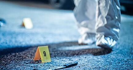 Erstmals weist die Kriminalstatistik Straftaten, bei denen ein Messer eine Rolle spielt, gesondert aus.
Foto: Gorodenkoff/stock.adobe.com