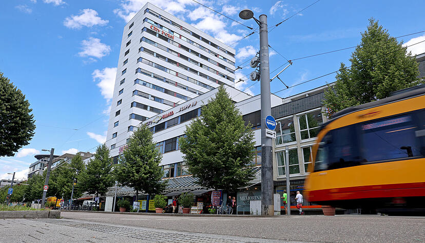 Die Polizei wird regelmäßig zu Einsätzen im Bereich des Shoppinghauses an der Allee in Heilbronn gerufen. Die Polizei wird regelmäßig zu Einsätzen im Bereich des Shoppinghauses an der Allee in Heilbronn gerufen.